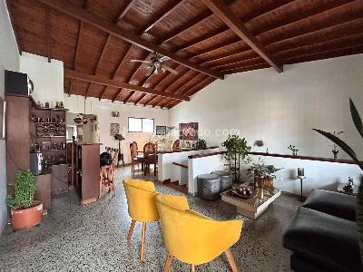 Casa de 4 alcobas en venta en Granada, Medellín, 231 m² · foto 3 de 20