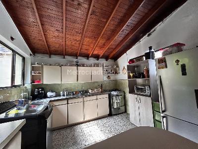 Casa de 4 alcobas en venta en Granada, Medellín, 231 m² · foto 8 de 20