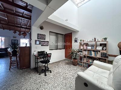 Casa de 4 alcobas en venta en Granada, Medellín, 231 m² · foto 10 de 20