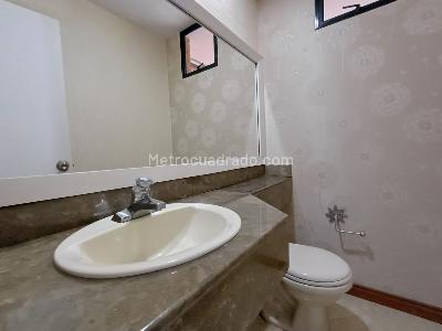 Casa de 4 alcobas en arriendo en Transversal Inferior, Medellín, 260 m² · foto 19 de 20