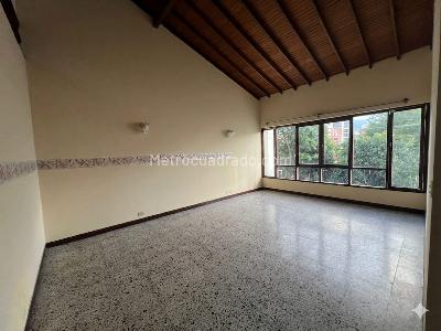 Apartamento en arriendo en Los Colores, Medellín · foto 2 de 15
