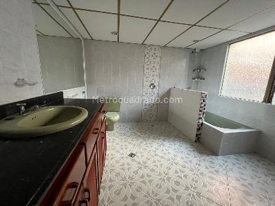 Apartamento en arriendo en Los Colores, Medellín · foto 13 de 15