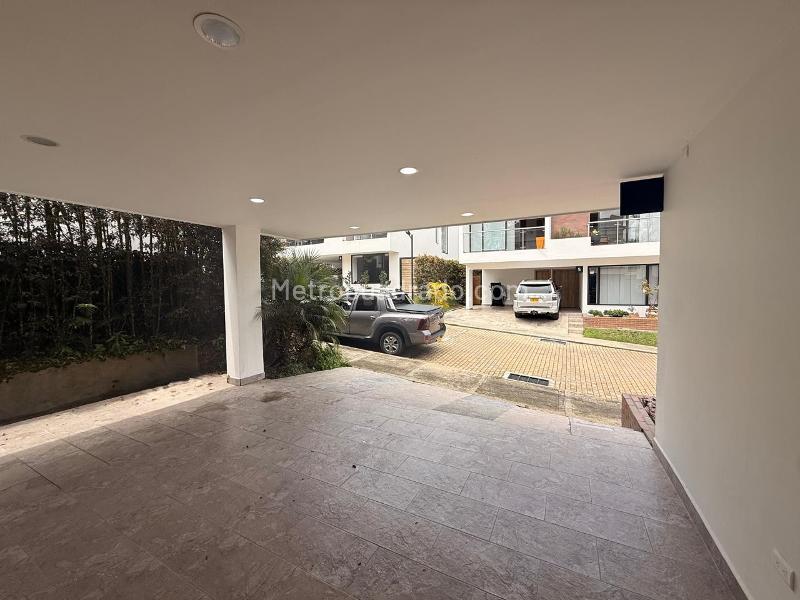 Luxury 4BR House for Rent in El Retiro, Antioquia - 2