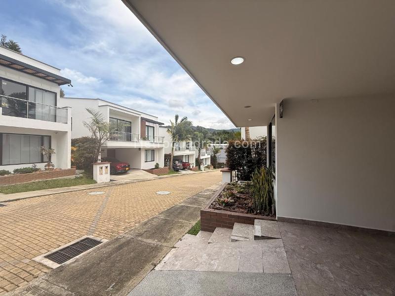 Luxury 4BR House for Rent in El Retiro, Antioquia - 3