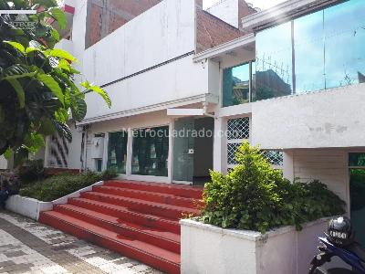 Casa de 5 alcobas en venta en Laureles, Medellín, 315 m² · foto 2 de 17
