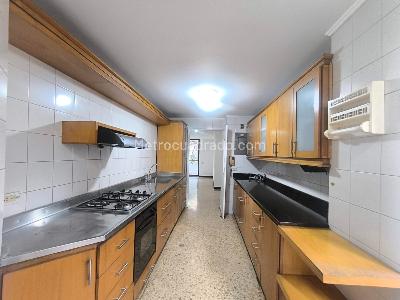 Apartamento de 4 alcobas en venta en Conquistadores, Medellín, 205 m² · foto 8 de 20