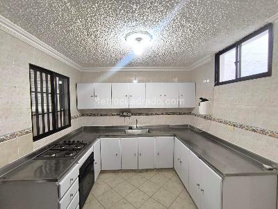 Casa de 4 alcobas en venta en Malibu, Medellín, 208 m² · foto 2 de 20