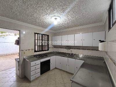 Casa de 4 alcobas en venta en Malibu, Medellín, 208 m² · foto 3 de 20