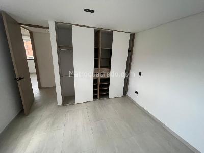 Apartamento de 2 alcobas en arriendo en Conquistadores, Medellín, 75 m² · foto 9 de 14