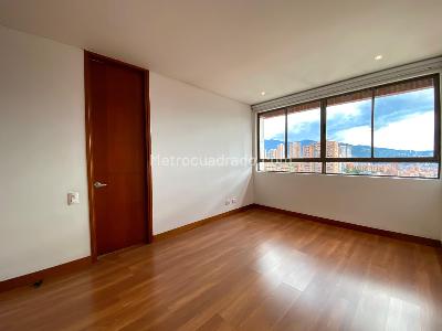 Apartamento de 3 alcobas en arriendo en Los Gonzalez, Medellín, 200 m² · foto 13 de 20