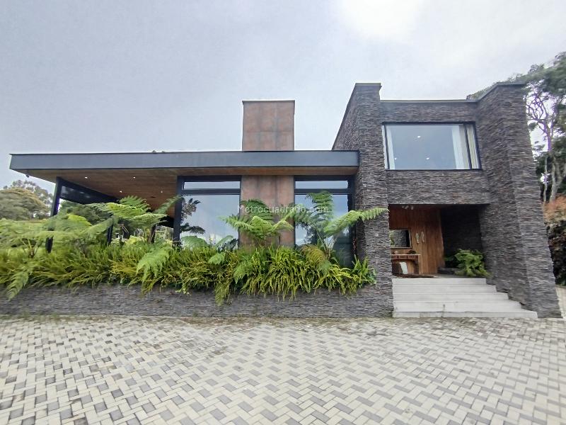 4BR House in Las Palmas (500 m²)