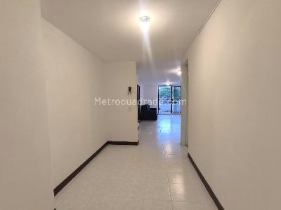 Apartamento de 2 alcobas en venta en Lorena, Medellín, 69 m² · foto 7 de 17