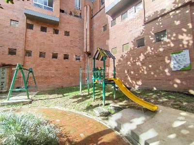 Apartamento en arriendo en Loma De San Julian, Medellín · foto 18 de 19