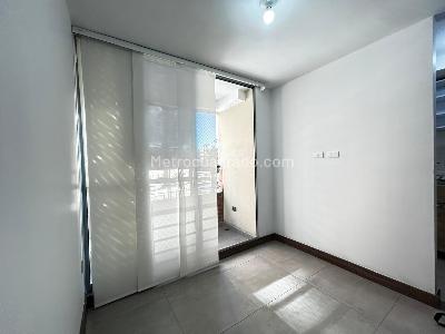 Apartamento de 2 alcobas en venta en Obrero, Bello, 65 m² · foto 5 de 20