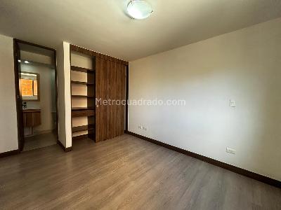Apartamento de 2 alcobas en venta en Obrero, Bello, 65 m² · foto 7 de 20