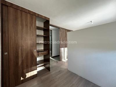 Apartamento de 2 alcobas en venta en Obrero, Bello, 65 m² · foto 14 de 20