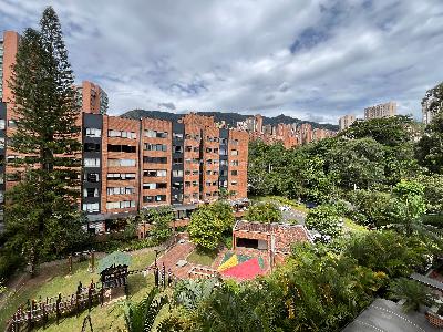 Apartamento de 3 alcobas en venta en Las Lomas, Medellín, 134 m² · foto 2 de 20