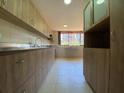 Apartamento en arriendo en Lalinde, Medellín · foto 8 de 20