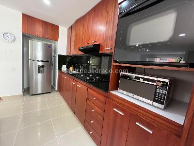 Apartamento en arriendo en Lalinde, Medellín · foto 3 de 18