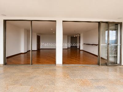 Apartamento de 3 alcobas en arriendo en La Calera, Medellín, 214 m² · foto 2 de 20