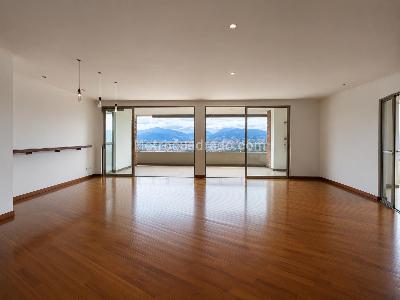 Apartamento de 3 alcobas en arriendo en La Calera, Medellín, 214 m² · foto 3 de 20