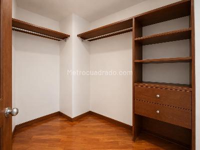 Apartamento de 3 alcobas en arriendo en La Calera, Medellín, 214 m² · foto 13 de 20