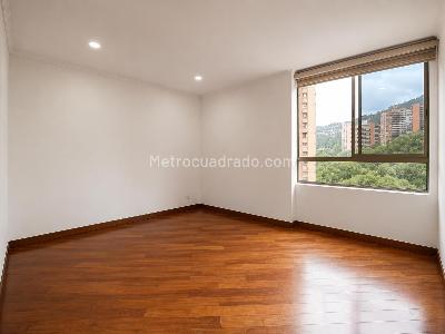 Apartamento de 3 alcobas en arriendo en La Calera, Medellín, 214 m² · foto 14 de 20
