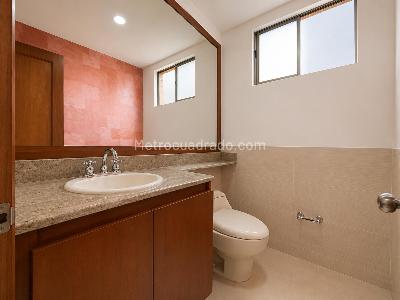 Apartamento de 3 alcobas en arriendo en La Calera, Medellín, 214 m² · foto 16 de 20