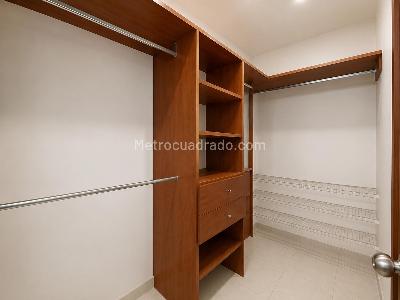 Apartamento de 3 alcobas en arriendo en La Calera, Medellín, 214 m² · foto 19 de 20