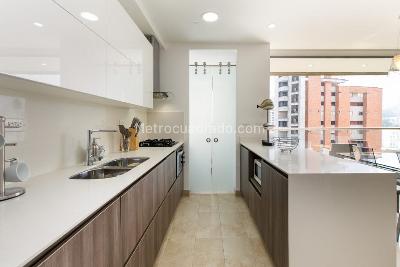 Apartamento en arriendo en Lalinde, Medellín · foto 6 de 20