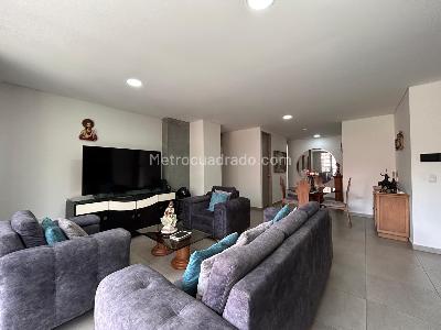 Apartamento de 3 alcobas en venta en La Castellana, Medellín, 124 m² · foto 2 de 20