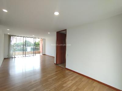 Apartamento de 3 alcobas en arriendo en Los Balsos, Medellín, 121 m² · foto 2 de 20