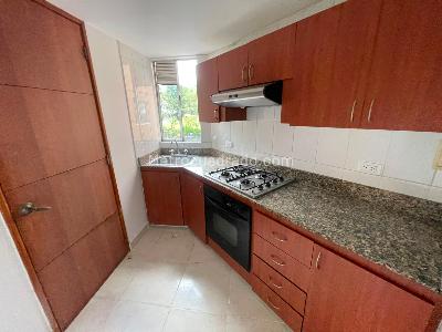Apartamento de 2 alcobas en arriendo en Loma De Los Bernal, Medellín, 65 m² · foto 3 de 15