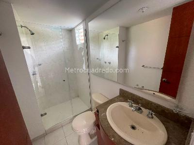 Apartamento de 2 alcobas en arriendo en Loma De Los Bernal, Medellín, 65 m² · foto 8 de 15