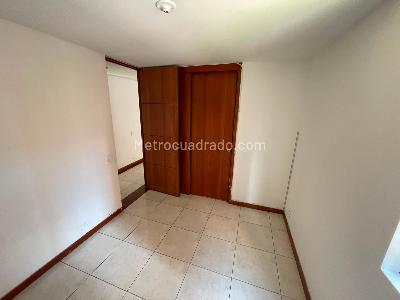 Apartamento de 2 alcobas en arriendo en Loma De Los Bernal, Medellín, 65 m² · foto 10 de 15