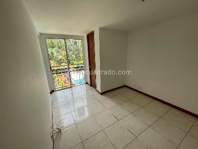 Apartamento de 2 alcobas en arriendo en Loma De Los Bernal, Medellín, 65 m² · foto 11 de 15
