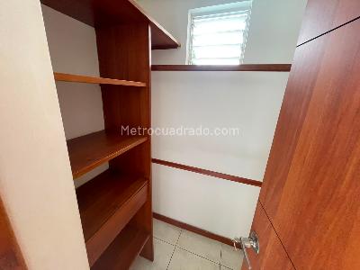 Apartamento de 2 alcobas en arriendo en Loma De Los Bernal, Medellín, 65 m² · foto 13 de 15