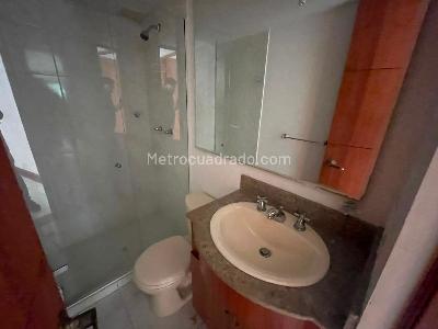 Apartamento de 2 alcobas en arriendo en Loma De Los Bernal, Medellín, 65 m² · foto 14 de 15