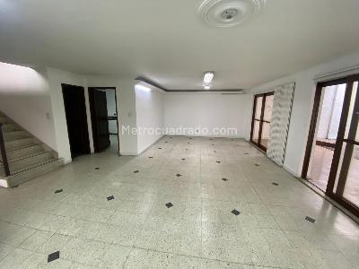 Casa de 4 alcobas en arriendo en Conquistadores, Medellín, 340 m² · foto 2 de 20