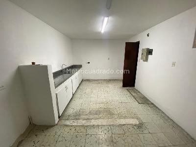 Casa de 4 alcobas en arriendo en Conquistadores, Medellín, 340 m² · foto 11 de 20