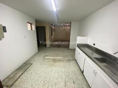 Casa de 4 alcobas en arriendo en Conquistadores, Medellín, 340 m² · foto 12 de 20