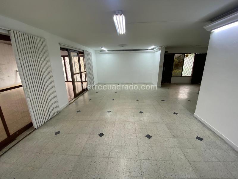 4BR House in Los Conquistadores (340 m²) - 4