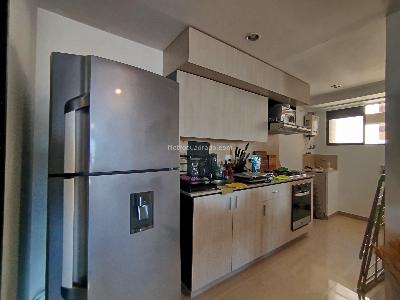 Apartamento de 3 alcobas en arriendo en Los Gonzalez, Medellín, 84 m² · foto 4 de 15