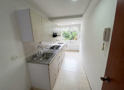 Apartamento de 3 alcobas en arriendo en Los Alpes, Medellín, 79 m² · foto 3 de 16