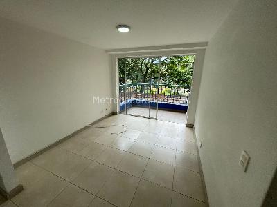 Apartamento de 3 alcobas en arriendo en Los Alpes, Medellín, 79 m² · foto 5 de 16