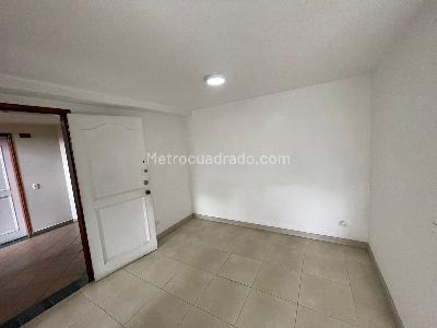 Apartamento de 3 alcobas en arriendo en Los Alpes, Medellín, 79 m² · foto 6 de 16