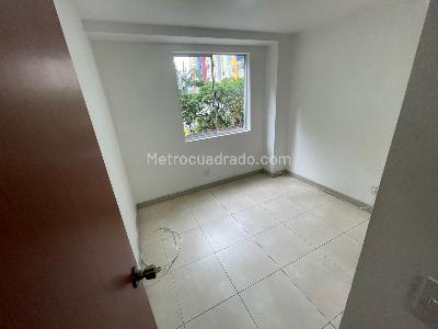 Apartamento de 3 alcobas en arriendo en Los Alpes, Medellín, 79 m² · foto 8 de 16