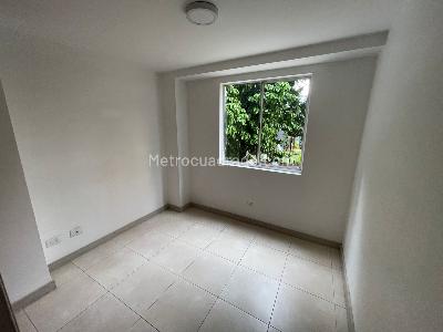 Apartamento de 3 alcobas en arriendo en Los Alpes, Medellín, 79 m² · foto 10 de 16