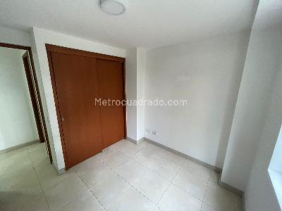 Apartamento de 3 alcobas en arriendo en Los Alpes, Medellín, 79 m² · foto 11 de 16