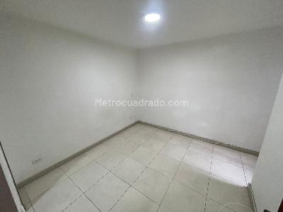 Apartamento de 3 alcobas en arriendo en Los Alpes, Medellín, 79 m² · foto 12 de 16